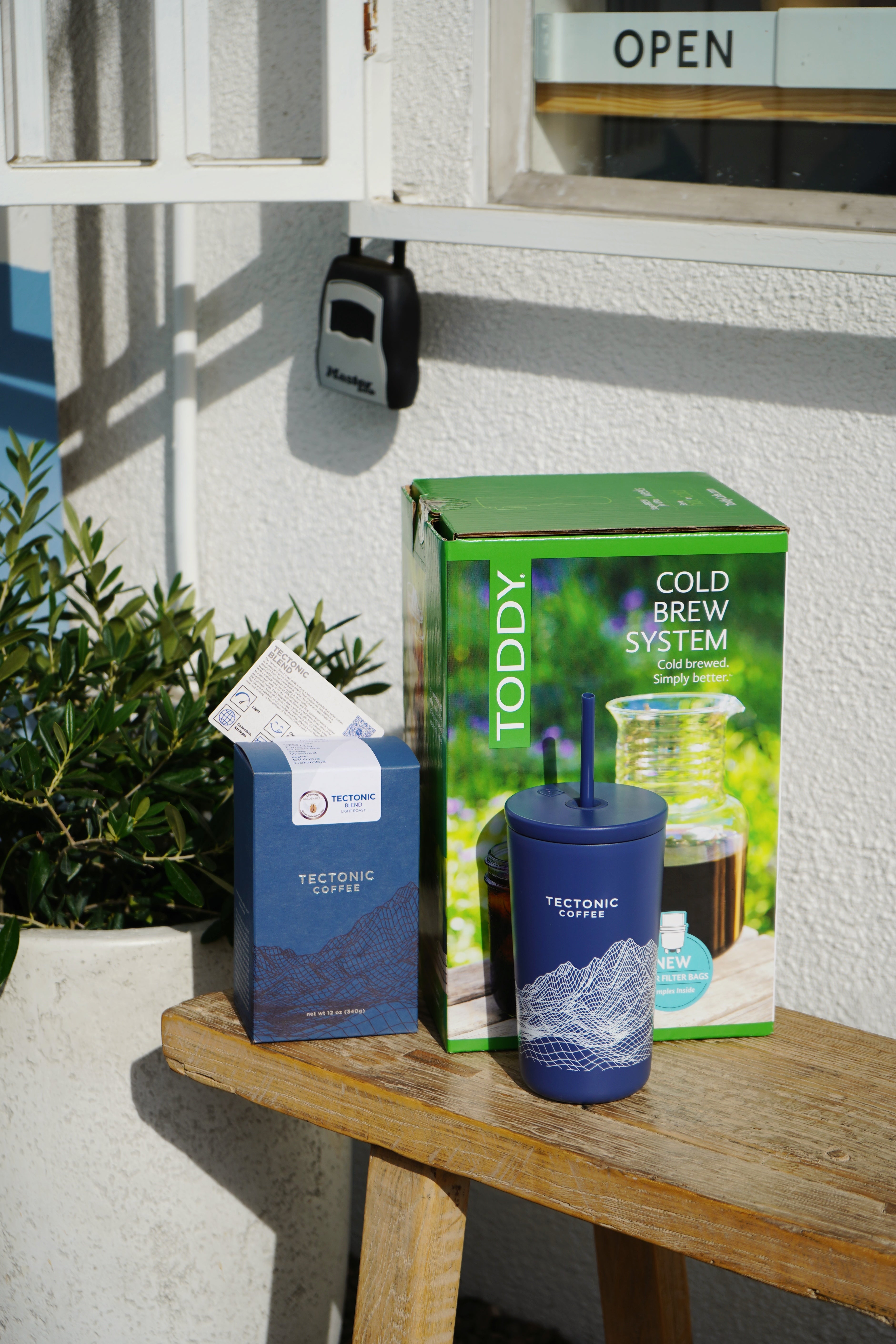 Cold Brew Bundle w/ Coffee – Tectonic Coffee Co.